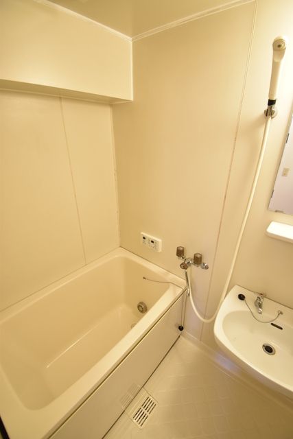 ��ʌ��@�c�s���V�h�Q���ڂ̃A�p�[�g�̃o�X