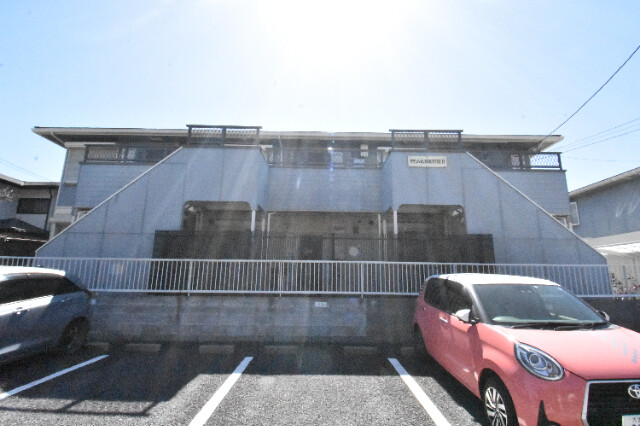 ��ʌ��@�c�s���V�h�Q���ڂ̃A�p�[�g�̒��ԏ�