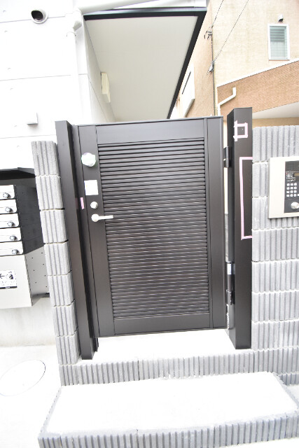 ��ʌ��������܎s��{��k�ܒ��Q���ڂ̃A�p�[�g�̃G���g�����X