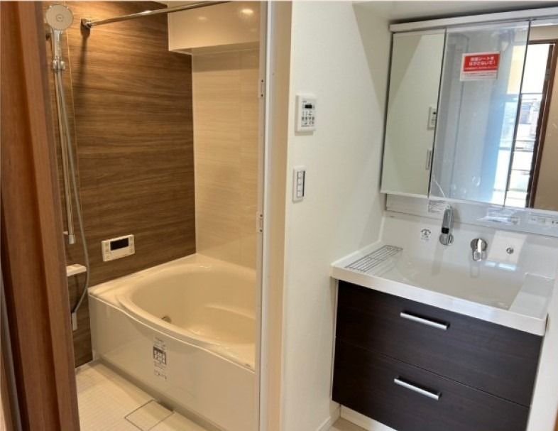 ��ʌ�����s�핽�P���ڂ̃}���V�����̃o�X