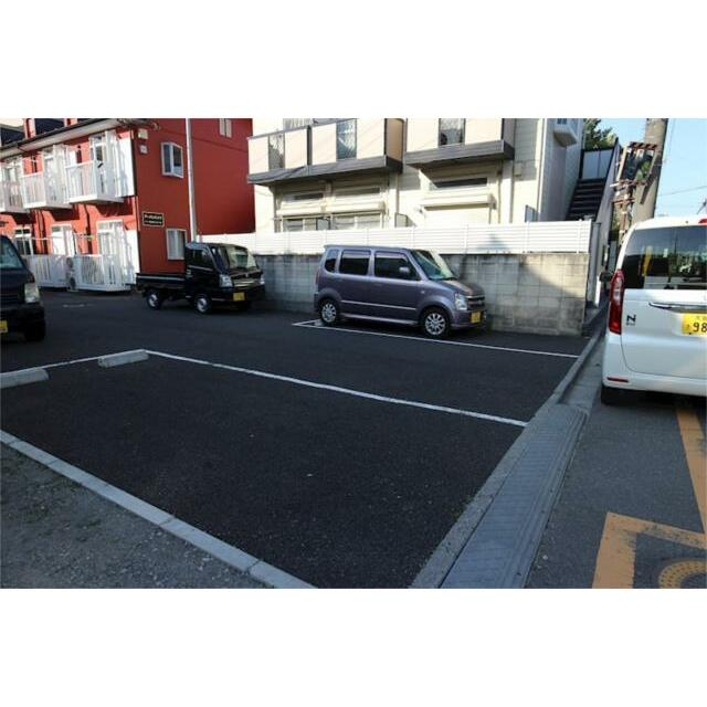 ��ʌ��������܎s���撆���Q���ڂ̃A�p�[�g�̒��ԏ�