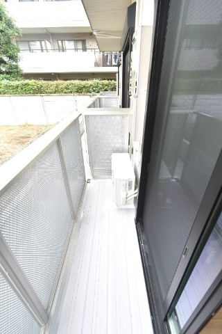 ��ʌ������s�h���R���ڂ̃A�p�[�g�̃o���R�j�[