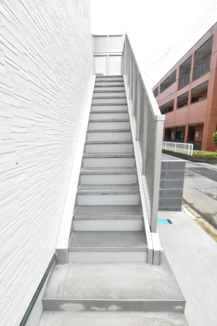 ��ʌ������s�h���R���ڂ̃A�p�[�g�̃G���g�����X