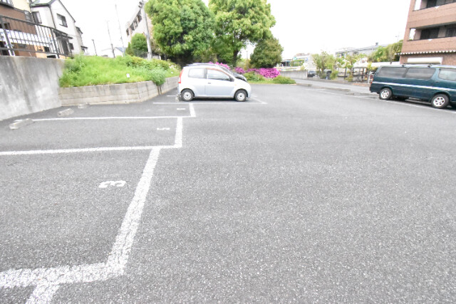 ��ʌ�����s�厚�����q��V�c�̃}���V�����̒��ԏ�