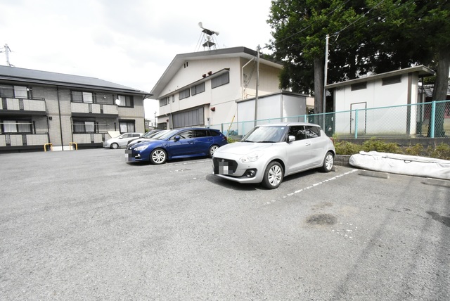 ��ʌ��������܎s��{��O���S���ڂ̃A�p�[�g�̒��ԏ�