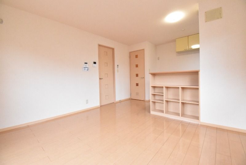 ��ʌ�����s�����Q���ڂ̃A�p�[�g�̋��ԁE���r���O