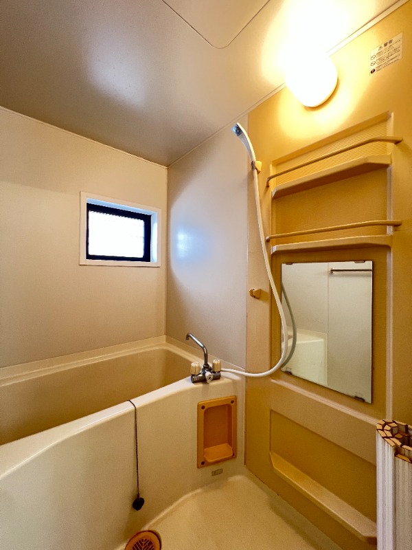 ��ʌ�����s������Q���ڂ̃A�p�[�g�̃o�X