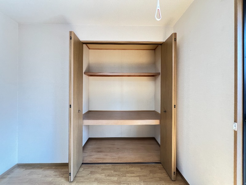 ��ʌ�����s������Q���ڂ̃A�p�[�g�̎��[