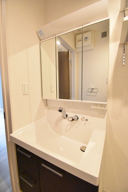 ��ʌ��������܎s�Y�a��{���R���ڂ̃A�p�[�g�̐��ʏ�