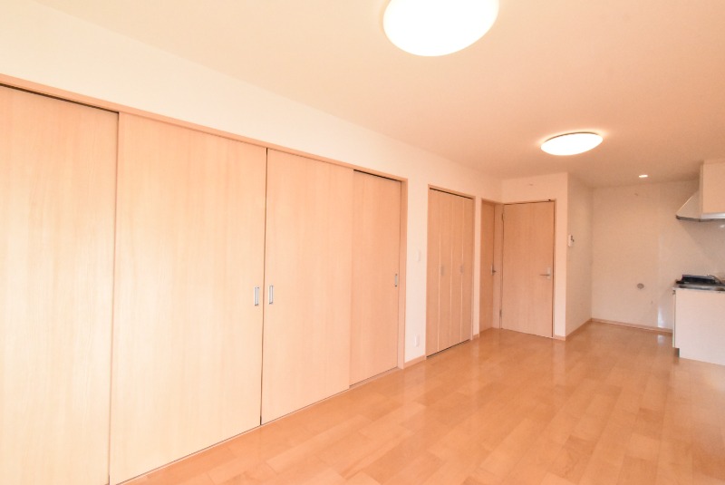 ��ʌ�����s�厚�ؑ]�C�̃A�p�[�g�̋����E���r���O