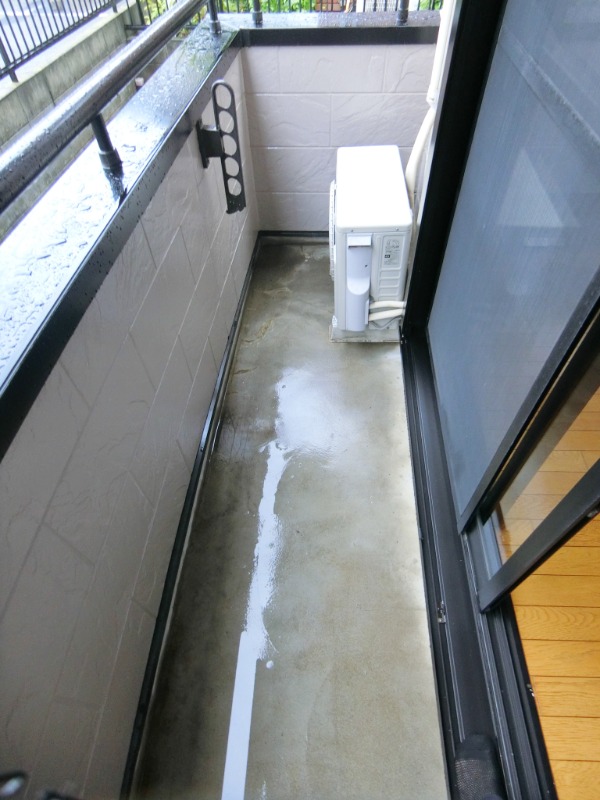 ��ʌ��������܎s��{��V�����P���ڂ̃A�p�[�g�̃o���R�j�[