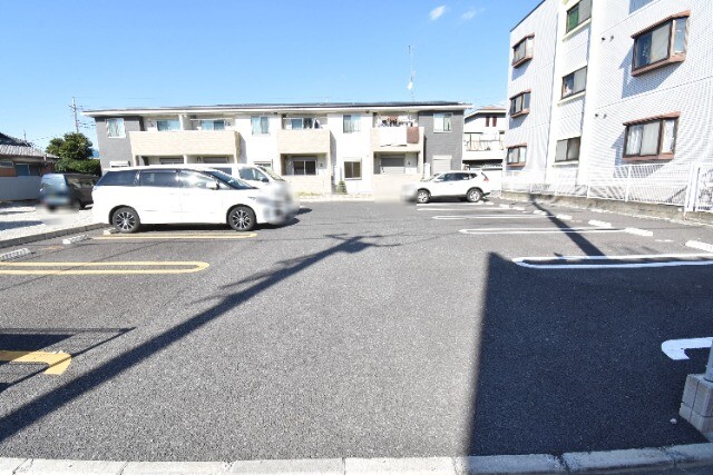 ��ʌ��������܎s�΋擹�c�y�Q���ڂ̃A�p�[�g�̒��ԏ�