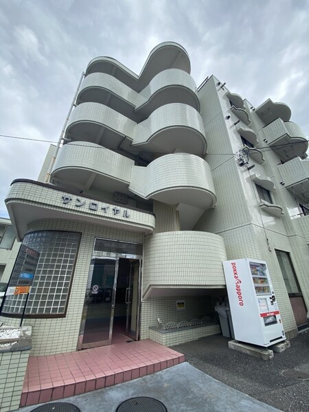 ��ʌ�����s�{�{��10-2�̃}���V�����̌����O��