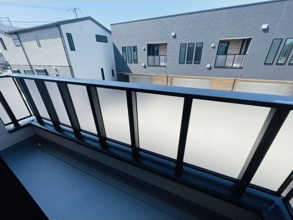 ��ʌ��������܎s�΋�厚���̃A�p�[�g�̃o���R�j�[