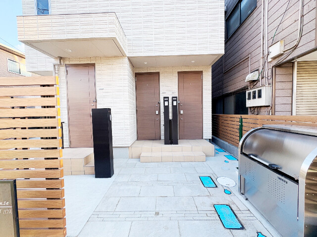 ��ʌ�����s���Q���ڂ̃}���V�����̃G���g�����X