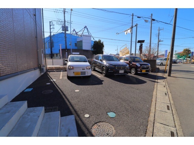 ��ʌ��������܎s����厚���V�n�̃A�p�[�g�̒��ԏ�