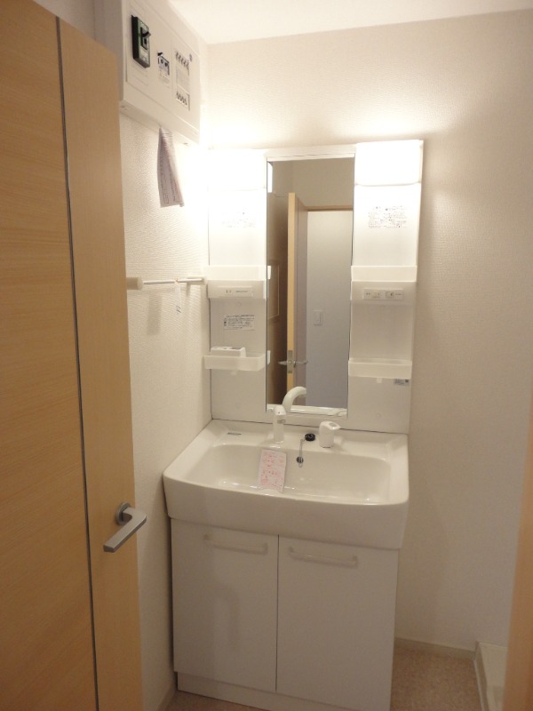 ��ʌ��������܎s����厚���m��̃A�p�[�g�̐��ʏ�