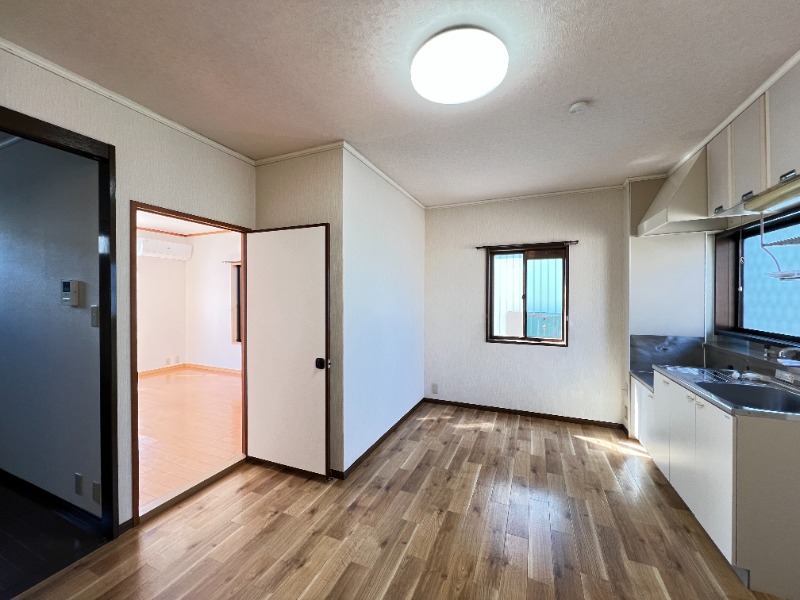 ��ʌ�����s�厚���s�g���̃A�p�[�g�̋��ԁE���r���O