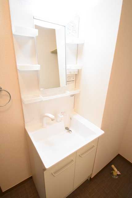 ��ʌ��������܎s������x�蒬�̃A�p�[�g�̐��ʏ�