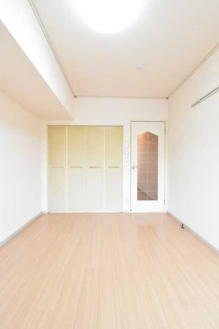 ��ʌ��������܎s�k����i���Q���ڂ̃A�p�[�g�̂��̑������E�X�y�[�X