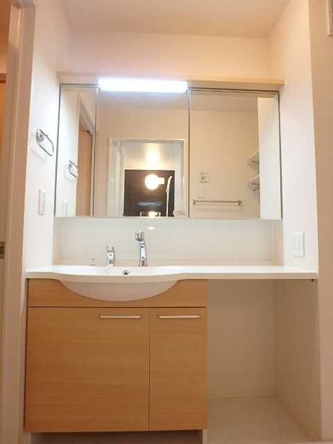 ��ʌ��������܎s�k��听���S���ڂ̃A�p�[�g�̐��ʏ�