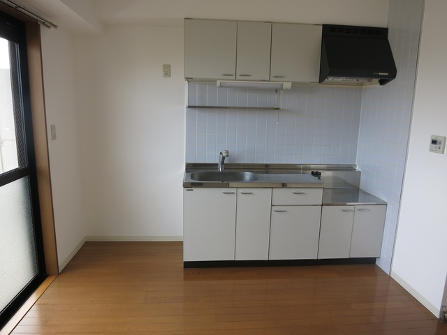 ��ʌ��������܎s��{��g�~���S���ڂ̃}���V�����̃L�b�`��