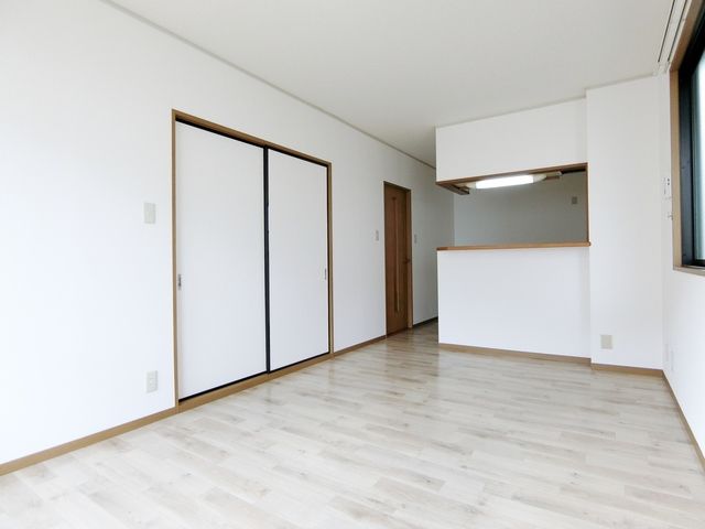 ��ʌ�����s�ܔԒ��̃A�p�[�g�̋��ԁE���r���O