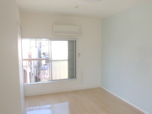 ��ʌ�����s�厚���s�̍��݂̃A�p�[�g�̋��ԁE���r���O