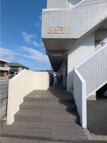 ��ʌ�����s���s���P���ڂ̃}���V�����̃G���g�����X