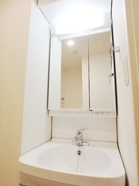 ��ʌ��������܎s��{�撇���R���ڂ̃}���V�����̐��ʏ�