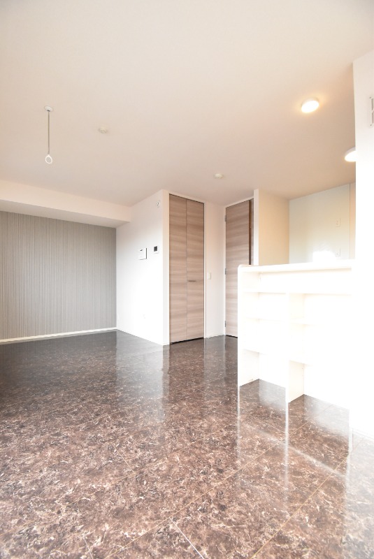 ��ʌ��z�J�s���C�N�^�E���U���ڂ̃A�p�[�g�̋��ԁE���r���O