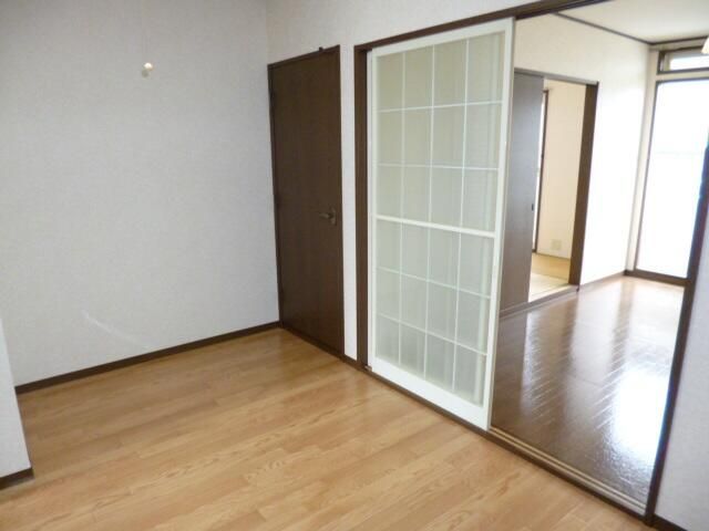 ��ʌ��@�c�s���V�h�P���ڂ̃A�p�[�g�̋��ԁE���r���O