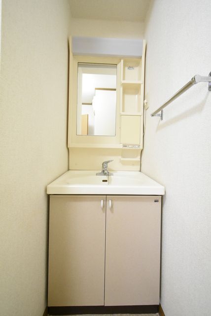 ��ʌ��������܎s����厚���V�n�̃A�p�[�g�̐��ʏ�