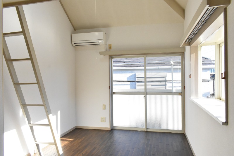 ��ʌ���z�s�厚���Ԃ̃A�p�[�g�̋��ԁE���r���O