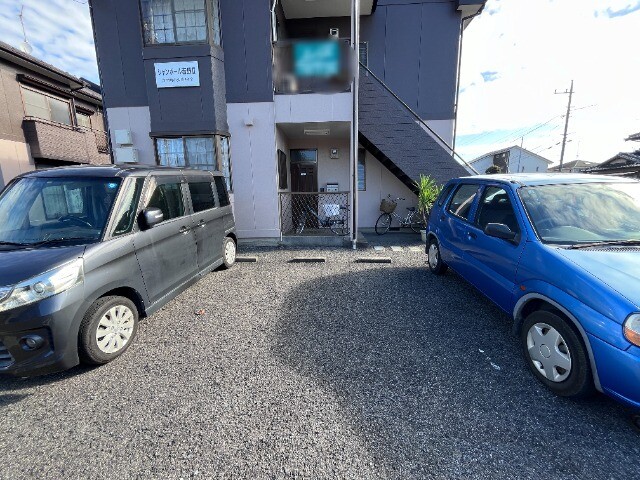 ��ʌ������s���v��̃A�p�[�g�̒��ԏ�