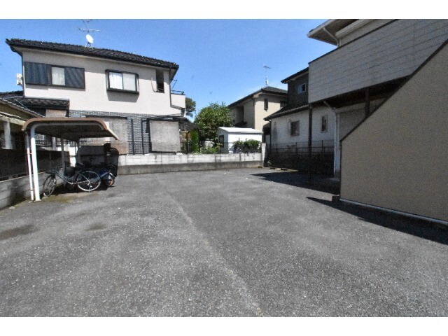 ��ʌ��@�c�s���V�h�P���ڂ̃A�p�[�g�̒��ԏ�