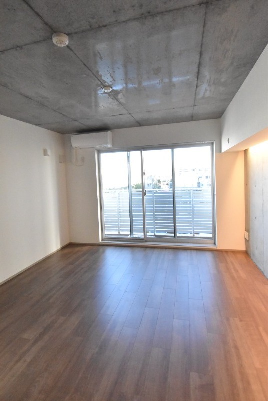 ��ʌ��������܎s�k��y�C���P���ڂ̃}���V�����̋��ԁE���r���O