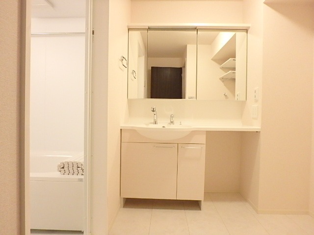 ��ʌ��������܎s���搼��{�R���ڂ̃A�p�[�g�̐��ʏ�