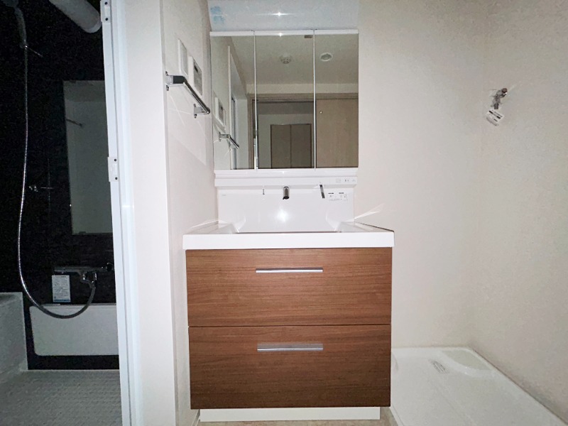 ��ʌ��������܎s�k��y�C���Q���ڂ̃A�p�[�g�̐��ʏ�