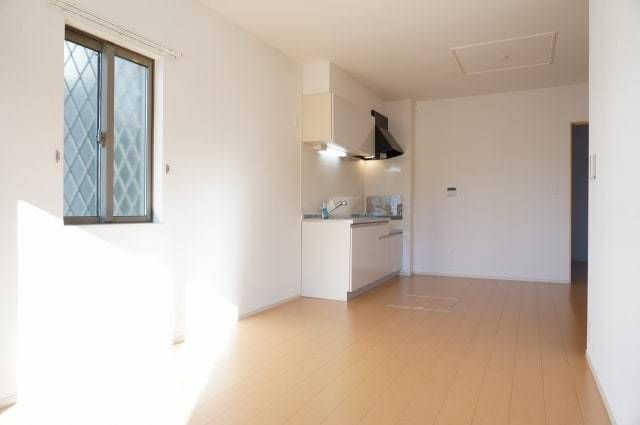 ��ʌ�����s��c�{�̃A�p�[�g�̋��ԁE���r���O