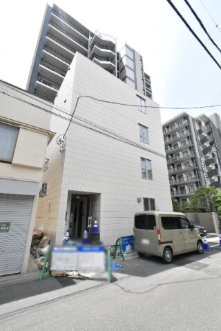 ��ʌ�����s�ŐV���̃}���V�����̌����O��