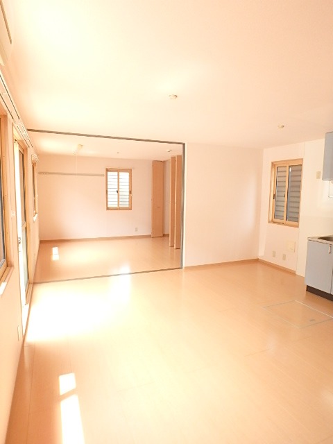 ��ʌ��������܎s�k�擌�听���Q���ڂ̃A�p�[�g�̋��ԁE���r���O