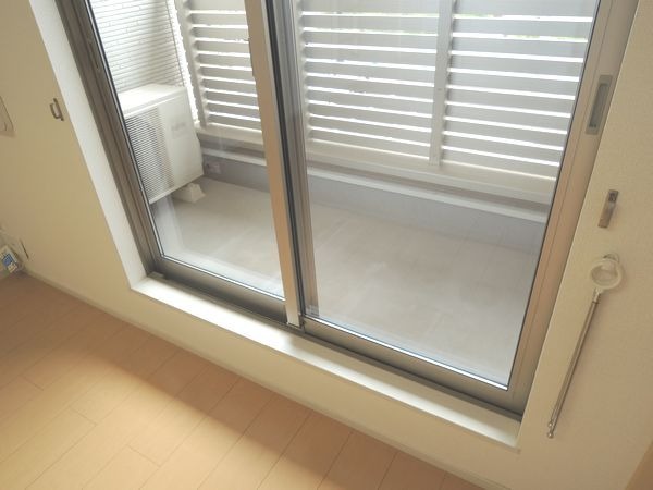 ��ʌ�����s��c�{�̃A�p�[�g�̃o���R�j�[