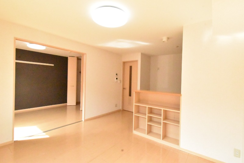 ��ʌ�����s������U���ڂ̃A�p�[�g�̋��ԁE���r���O