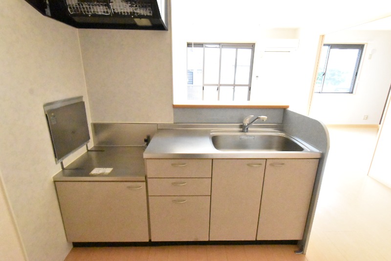 ��ʌ�����s������U���ڂ̃A�p�[�g�̃L�b�`��