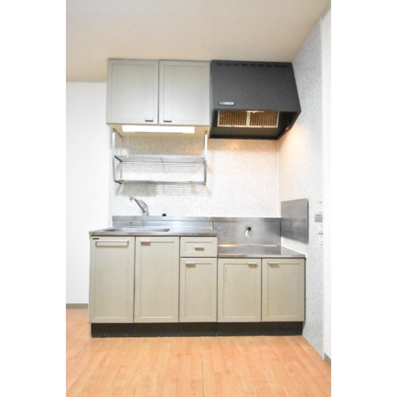 ��ʌ�����s�˒˂R���ڂ̃A�p�[�g�̃L�b�`��