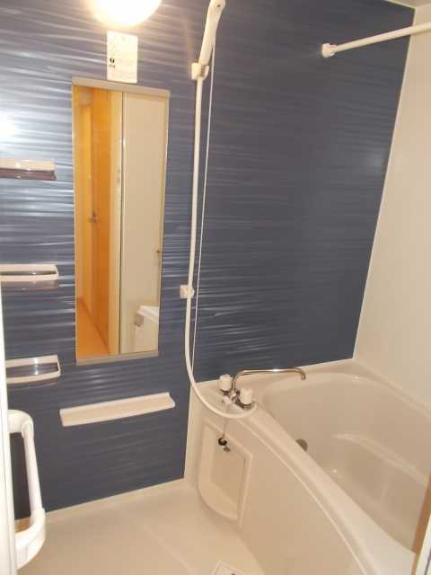 ��ʌ�����s���{���Q���ڂ̃A�p�[�g�̃o�X