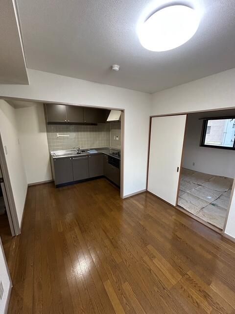 ��ʌ�����s�����R���ڂ̃}���V�����̋��ԁE���r���O