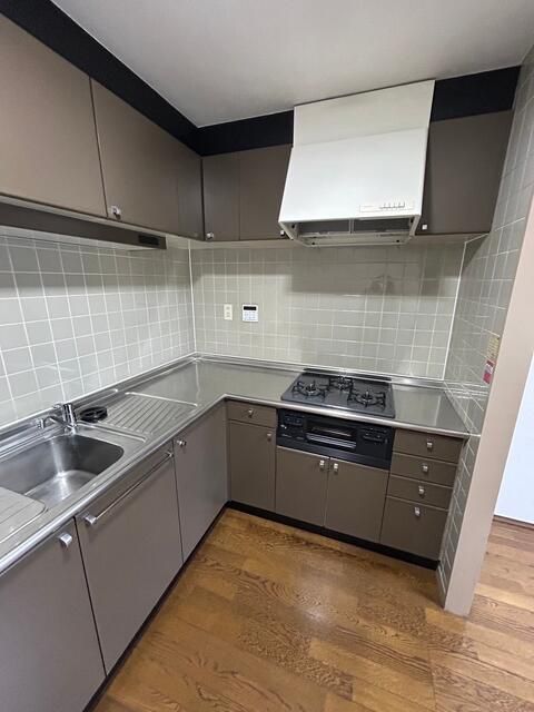 ��ʌ�����s�����R���ڂ̃}���V�����̃L�b�`��