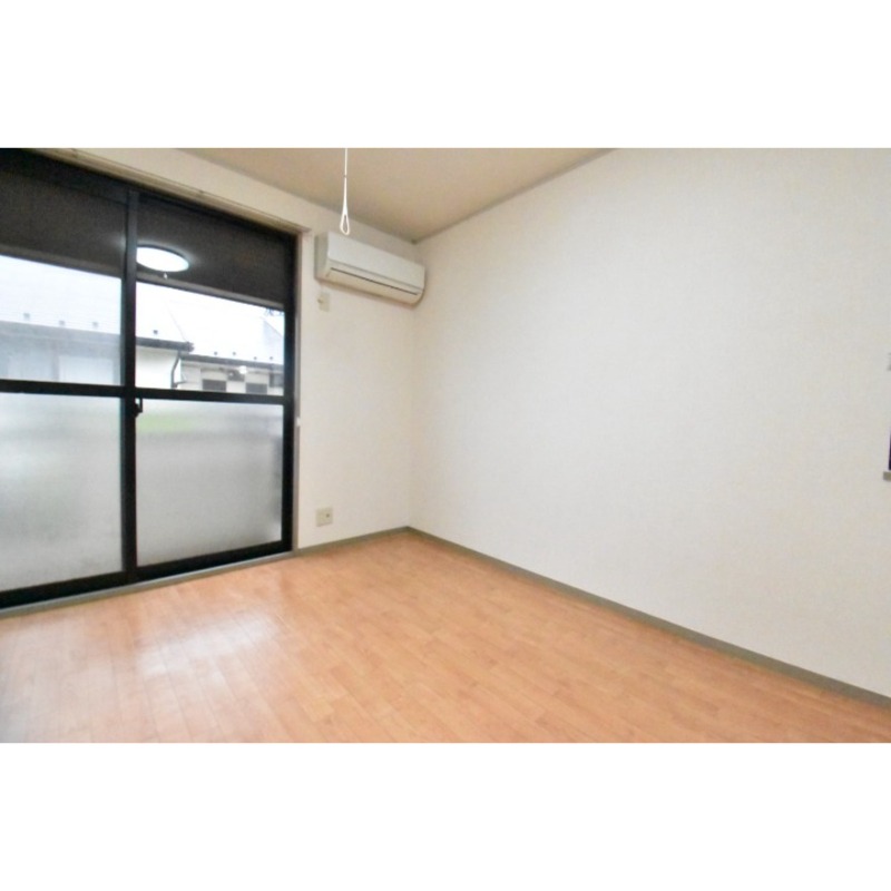 ��ʌ�����s�˒˂R���ڂ̃A�p�[�g�̋����E���r���O